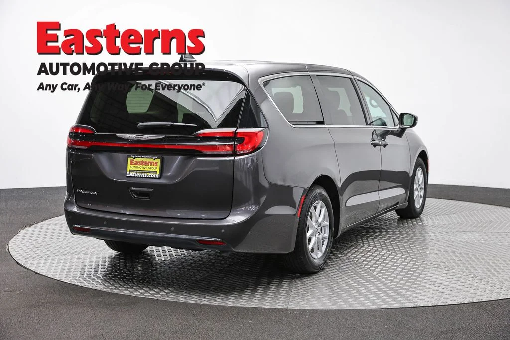 Used 2023 Gray Chrysler Touring L image 5