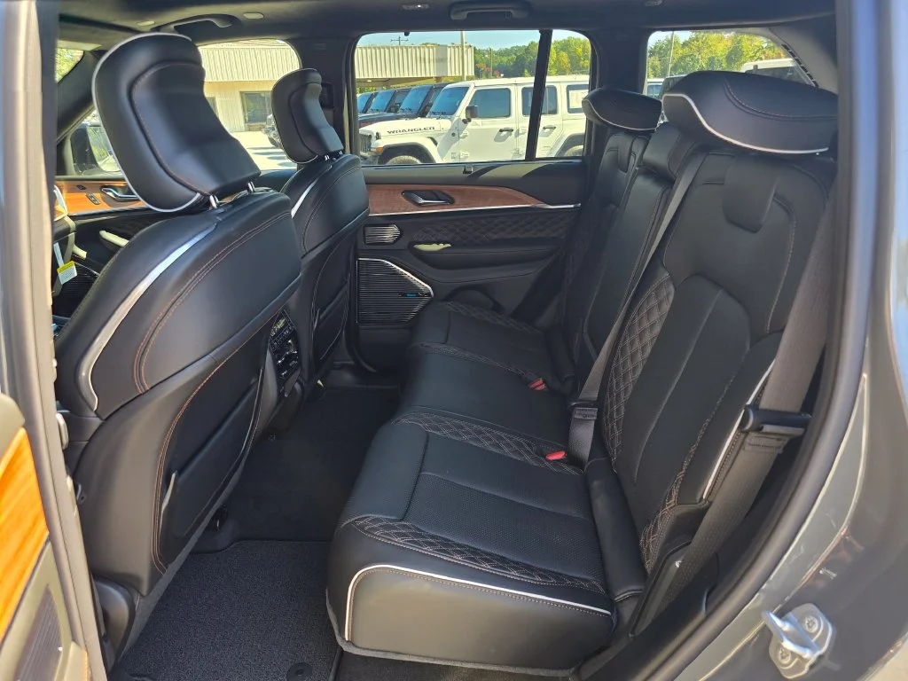 New 2027 Gray Jeep Summit image 10