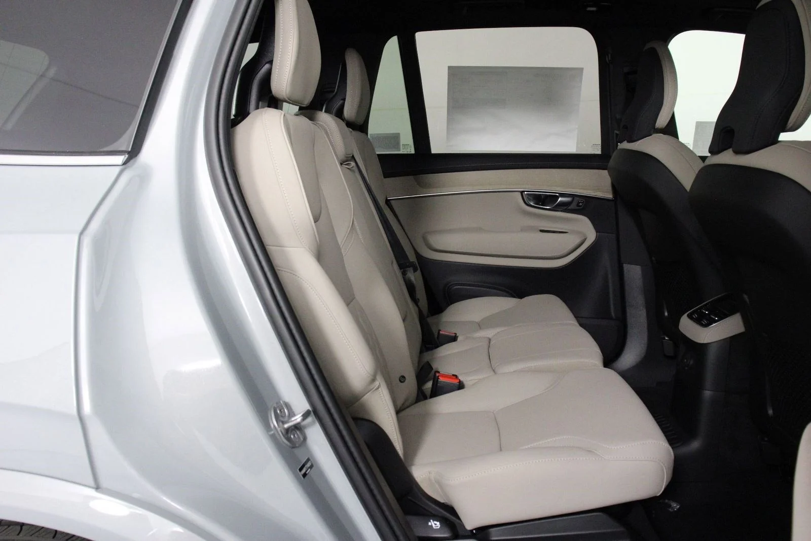 2026 Volvo XC90 Plus - Photo 11
