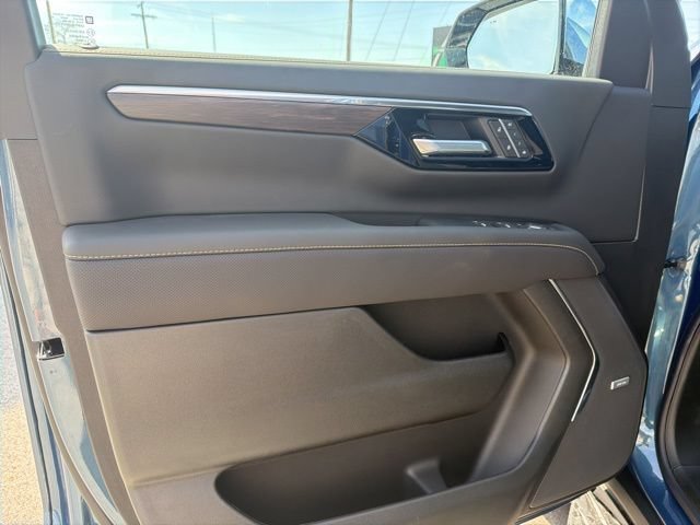 2026 Chevrolet Suburban Premier - Photo 14