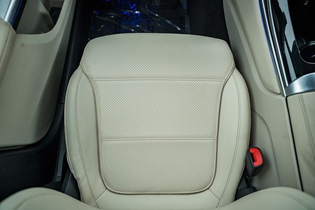 Used 2023 Polar White Mercedes-Benz GLC 300 image 28