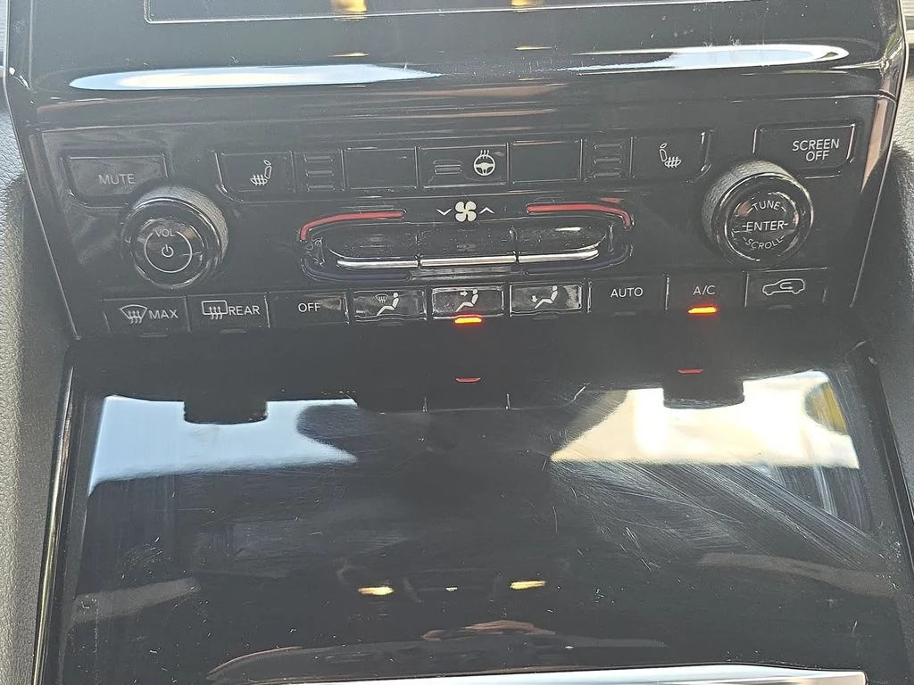 Used 2023 Black Jeep Altitude image 22