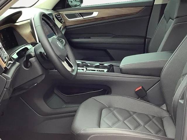 2025 Volkswagen Atlas SE w/Tech - Photo 21