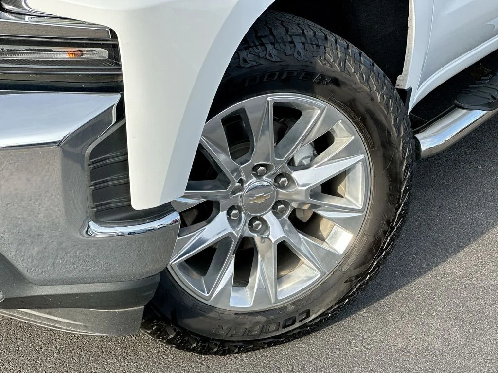 Used 2021 White Chevrolet LTZ image 17