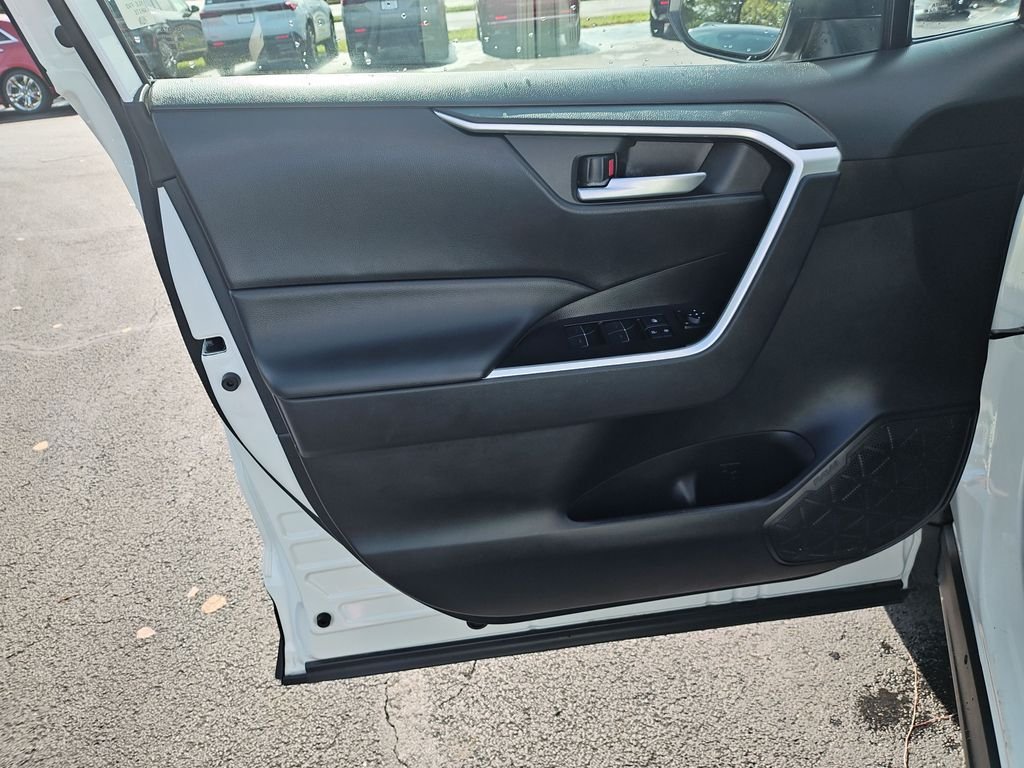 Used 2025 White Toyota XLE image 12