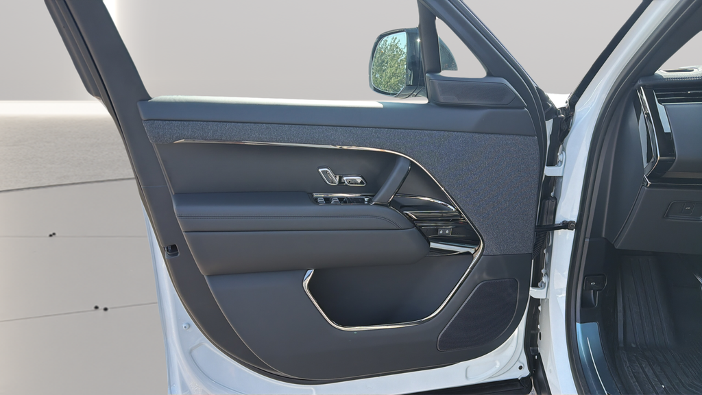 New 2026 Fuji White Land Rover Dynamic SE image 19