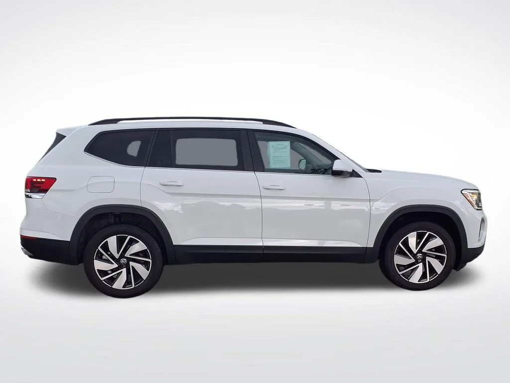 Used 2025 White Volkswagen 2.0T SE w/Technology image 9