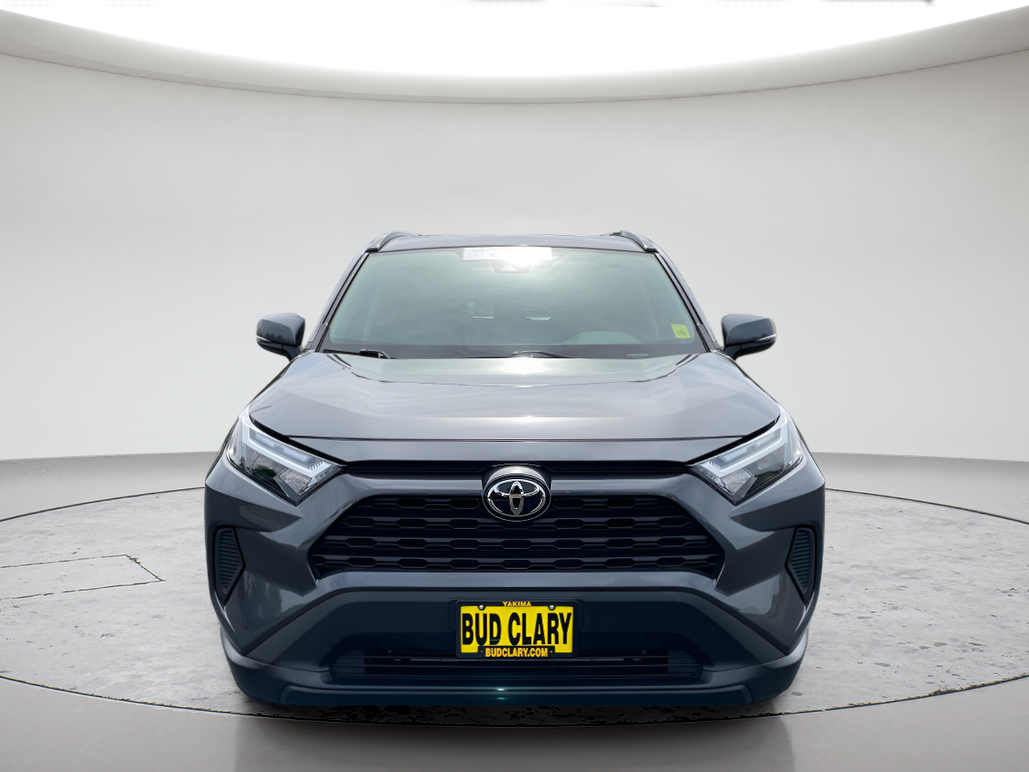 2025 Toyota RAV4 XLE - Photo 8