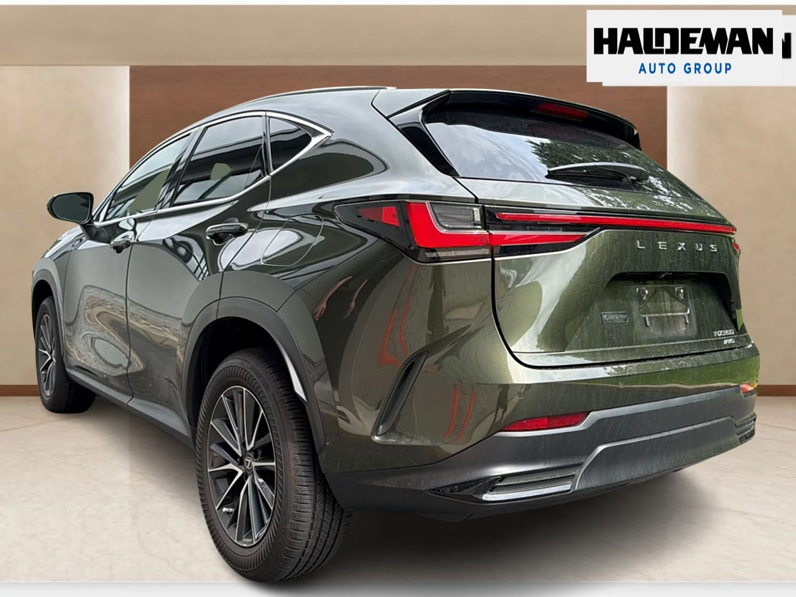 Used 2023 Nori Green Pearl Lexus Premium image 3