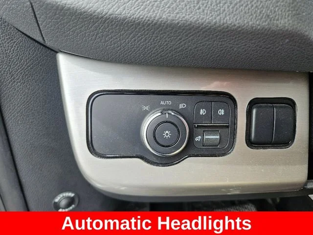 Used 2019  Mercedes-Benz Standard Roof V6 image 13