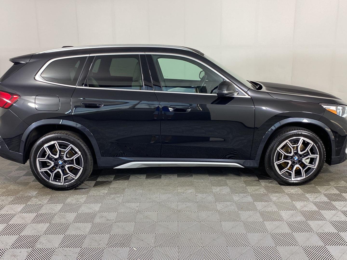 Used 2026 Black Sapphire Metallic BMW xDrive28i image 3