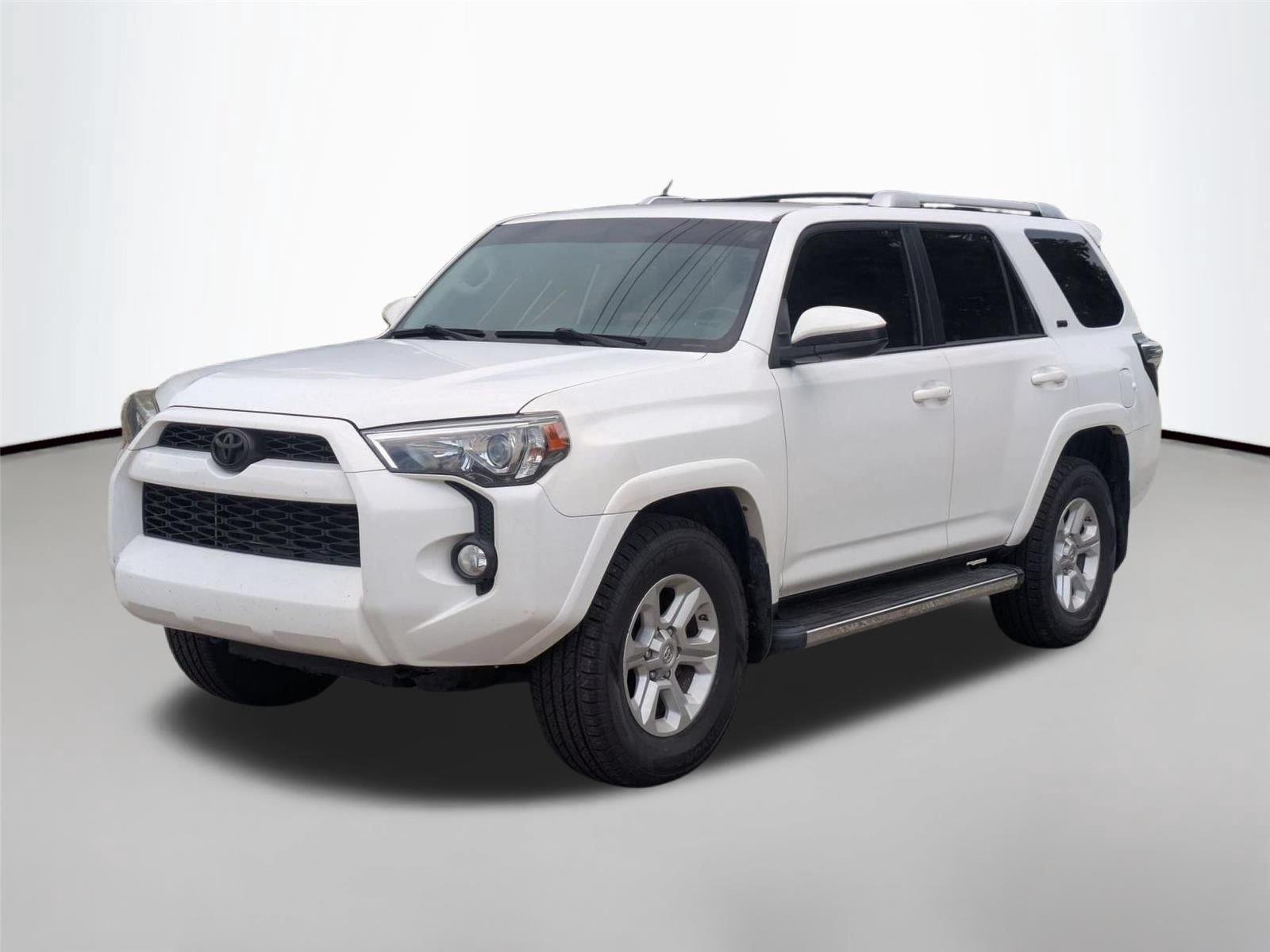 Used 2017 Super White Toyota SR5 image 1
