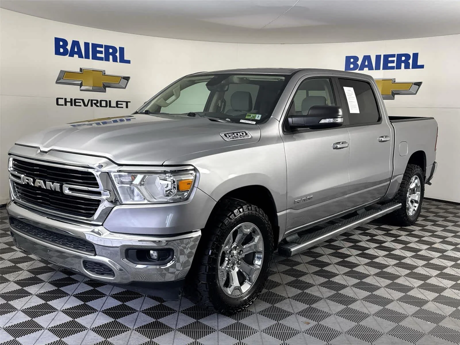 2020 RAM 1500 Big Horn/Lone Star 4x4 Crew Cab 5'7's photo