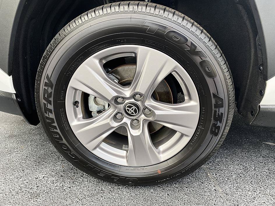Used 2025 Ice Toyota XLE image 27