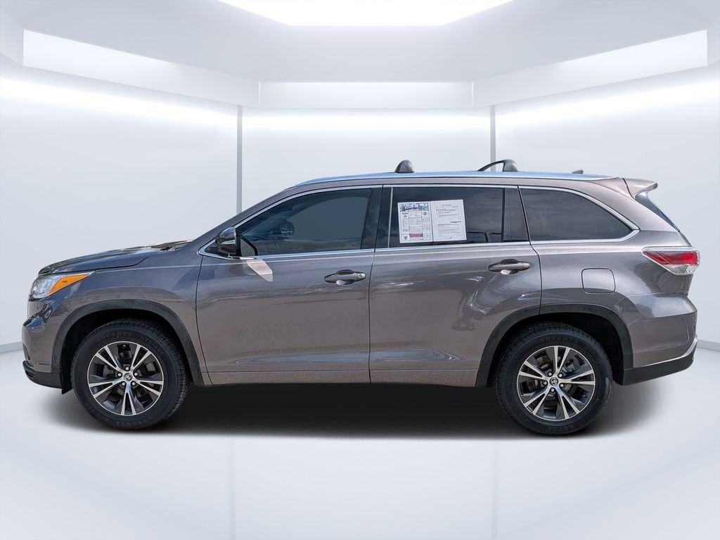 Used 2016 Gray Toyota XLE V6 image 5