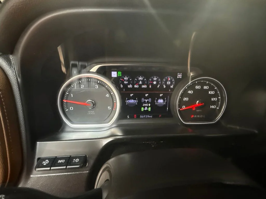 Used 2020 Iridescent Pearl Tricoat Chevrolet High Country image 24