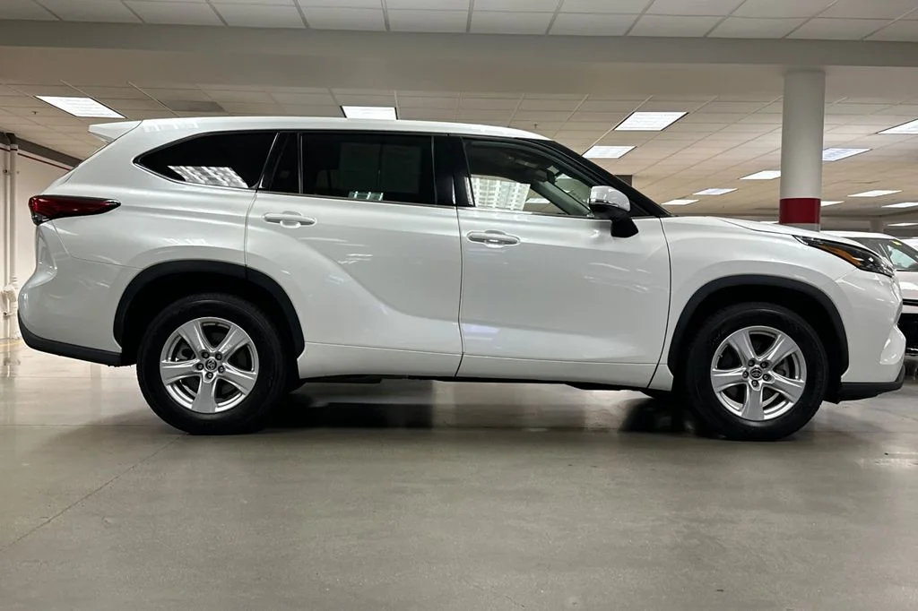 Used 2022 Beige Toyota L image 3