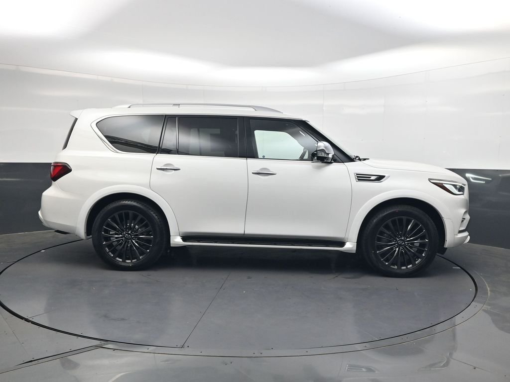 Used 2023 White INFINITI Sensory image 4