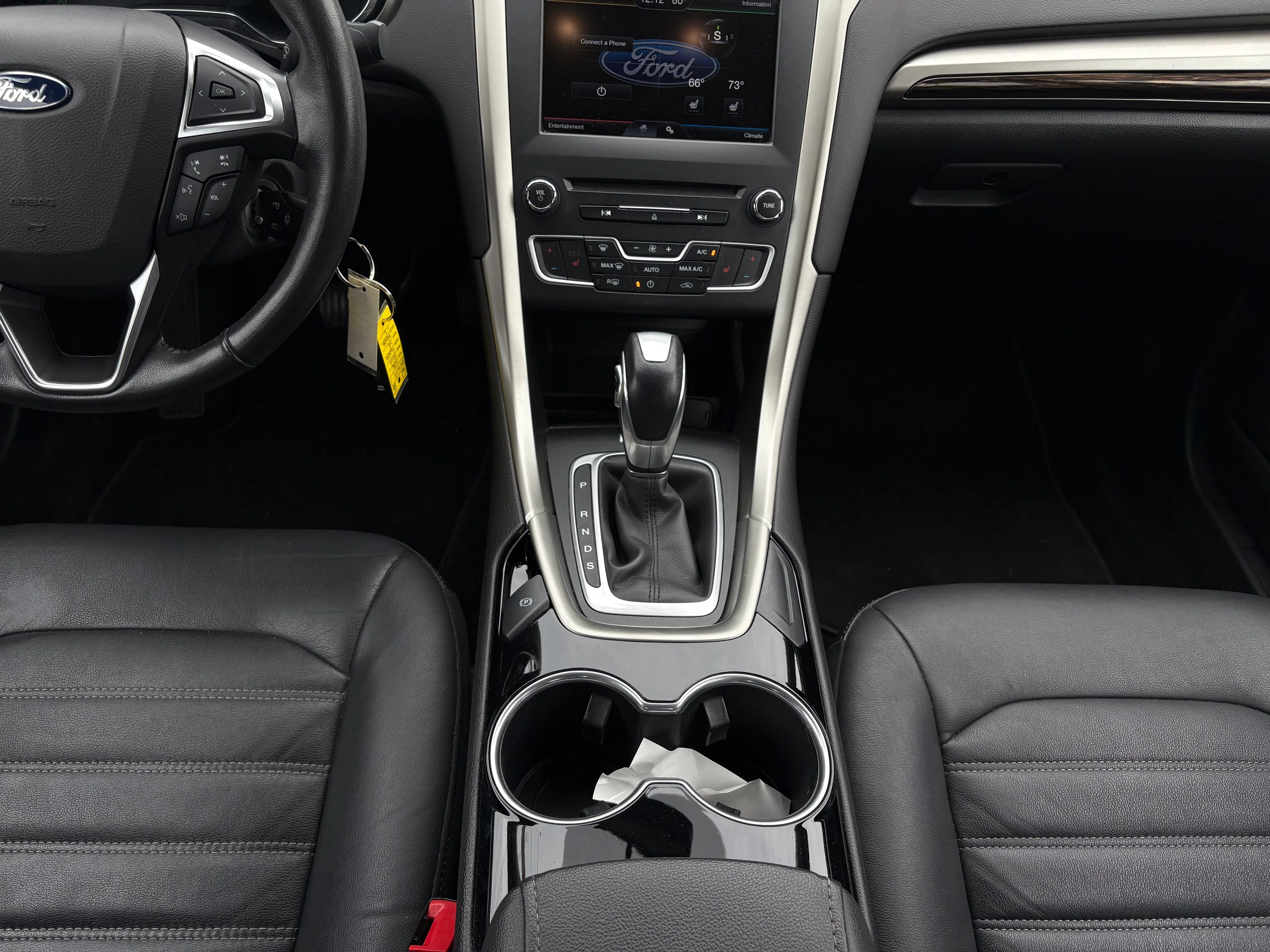 Used 2016 White Platinum Clearcoat Metallic Ford SE image 12