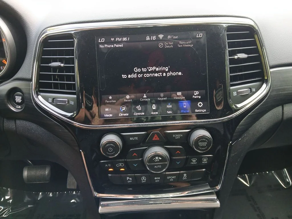 Used 2020 White Jeep Altitude image 38