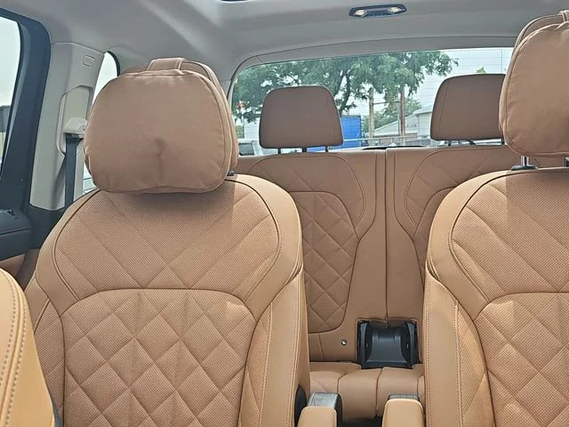 Used 2025 Red BMW xDrive40i image 38