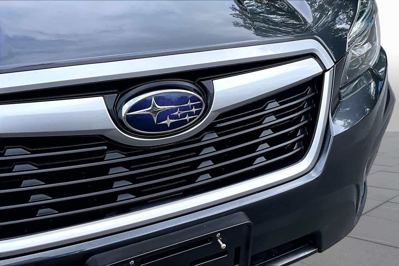 Used 2019 Dark Gray Metallic Subaru Premium image 30
