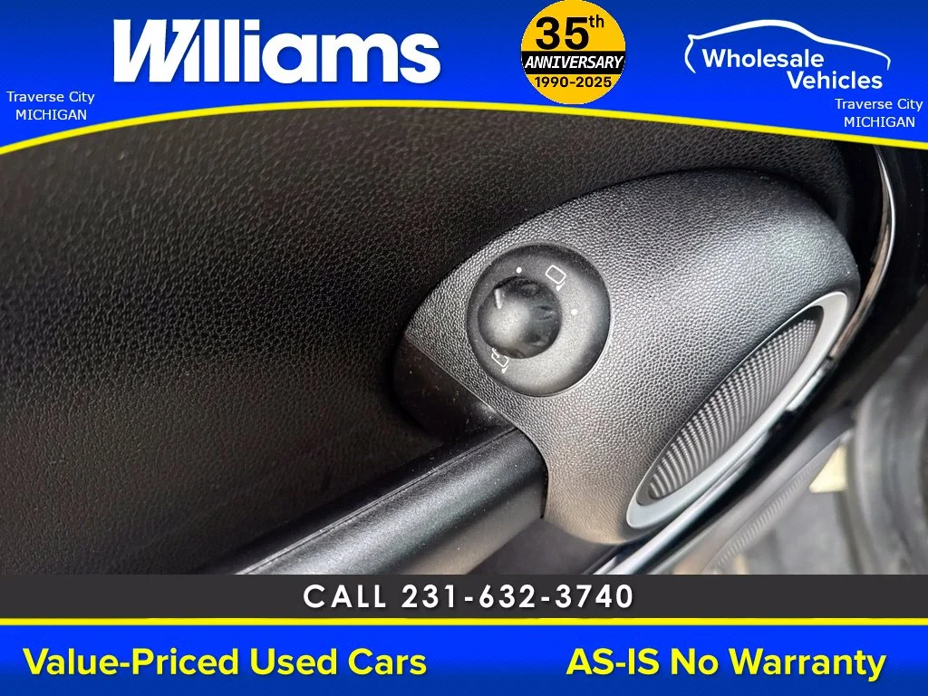 Used 2013 Pepper White MINI Clubman image 23