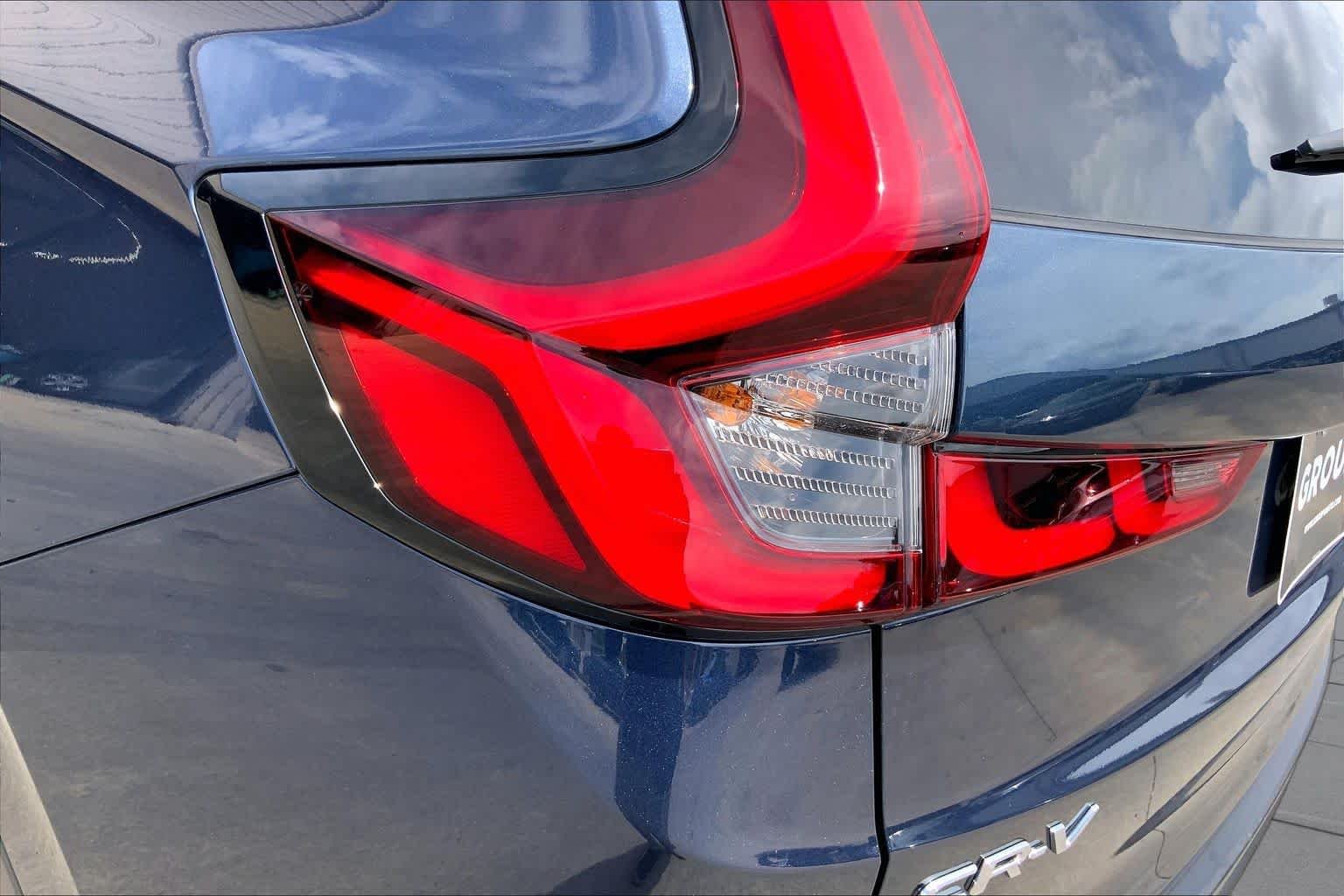 Used 2025 Canyon River Blue Metallic Honda EX image 29