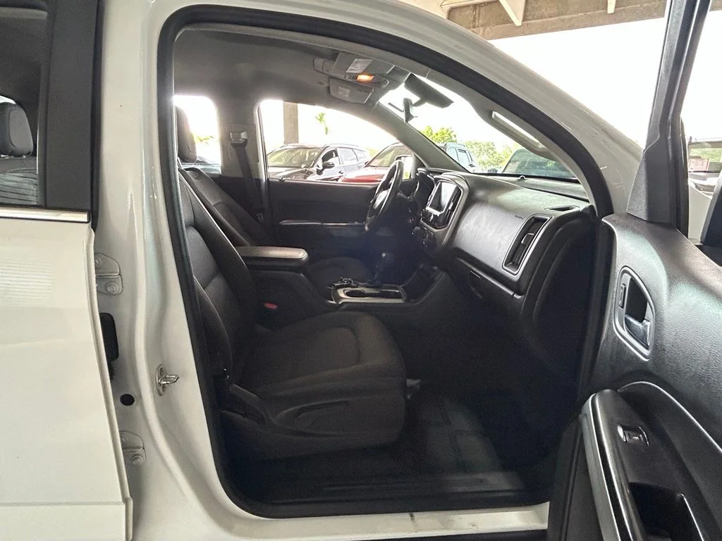 Used 2017 Summit White Chevrolet LT image 29