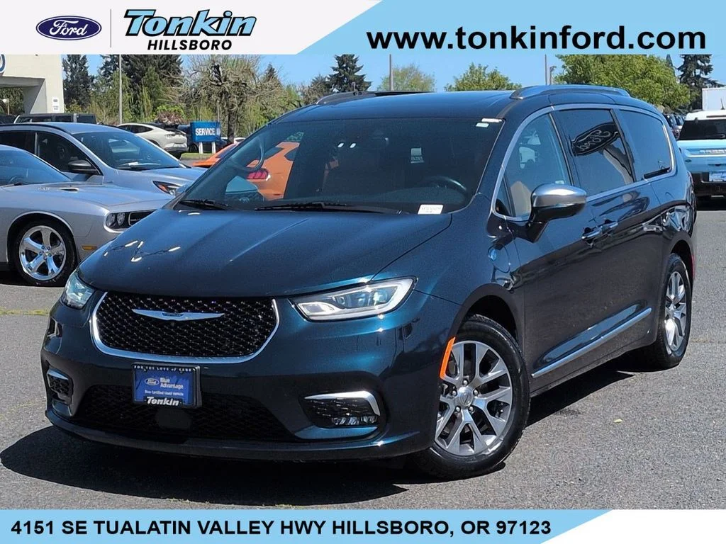 2022 Chrysler Pacifica Hybrid Pinnacle Hybrid's photo