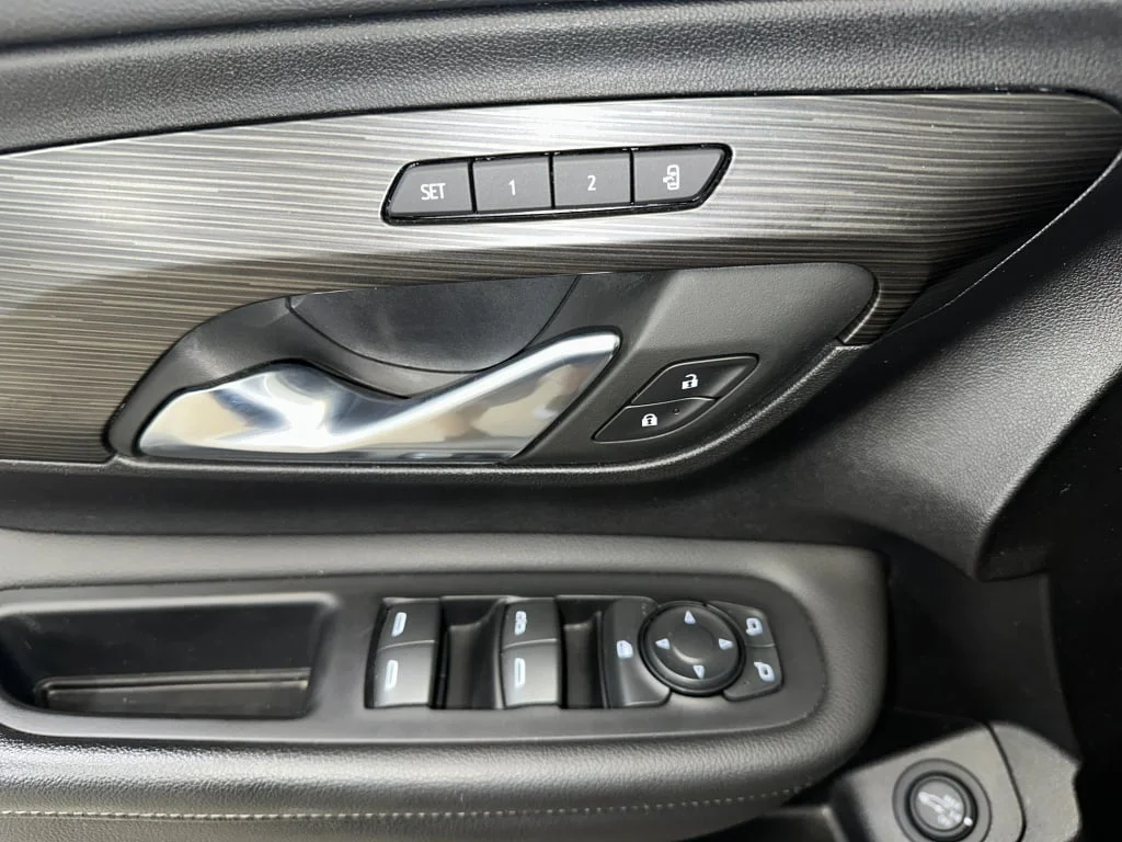 Used 2023 Summit White GMC SLT image 8