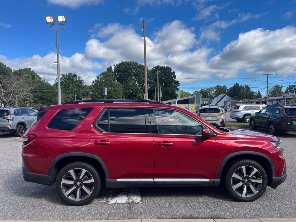 Used 2025 Red Honda Touring image 3