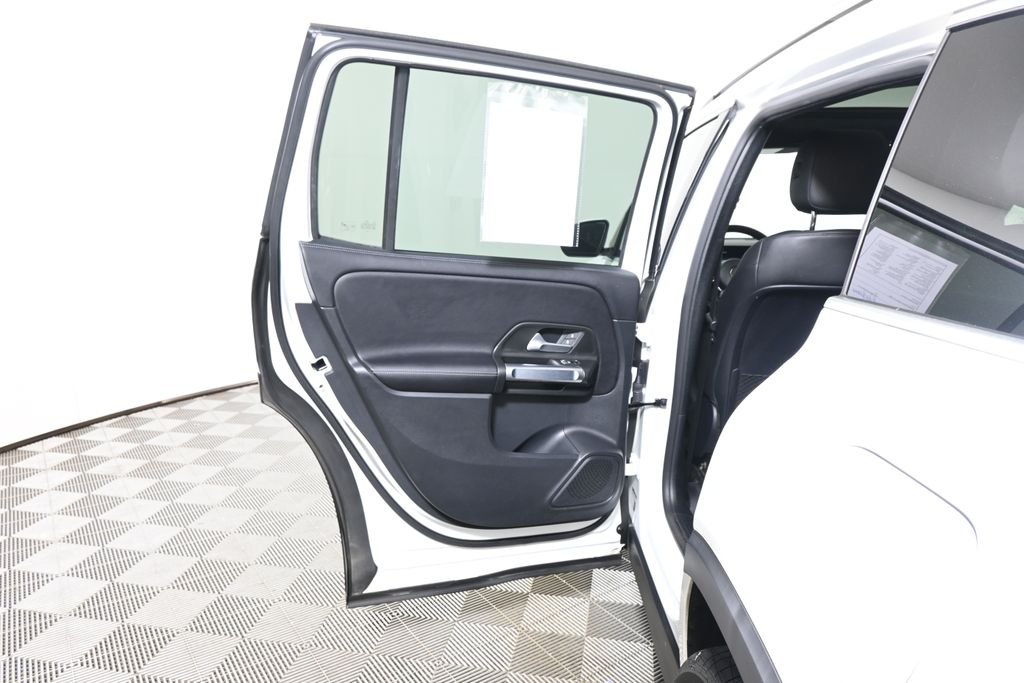 Used 2023 Polar White Mercedes-Benz GLB 250 image 30