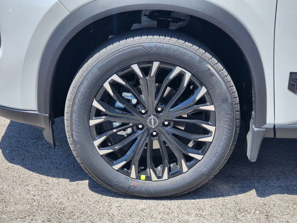 New 2026 Everest White Pearl TriCoat Nissan Dark Armor™ image 10