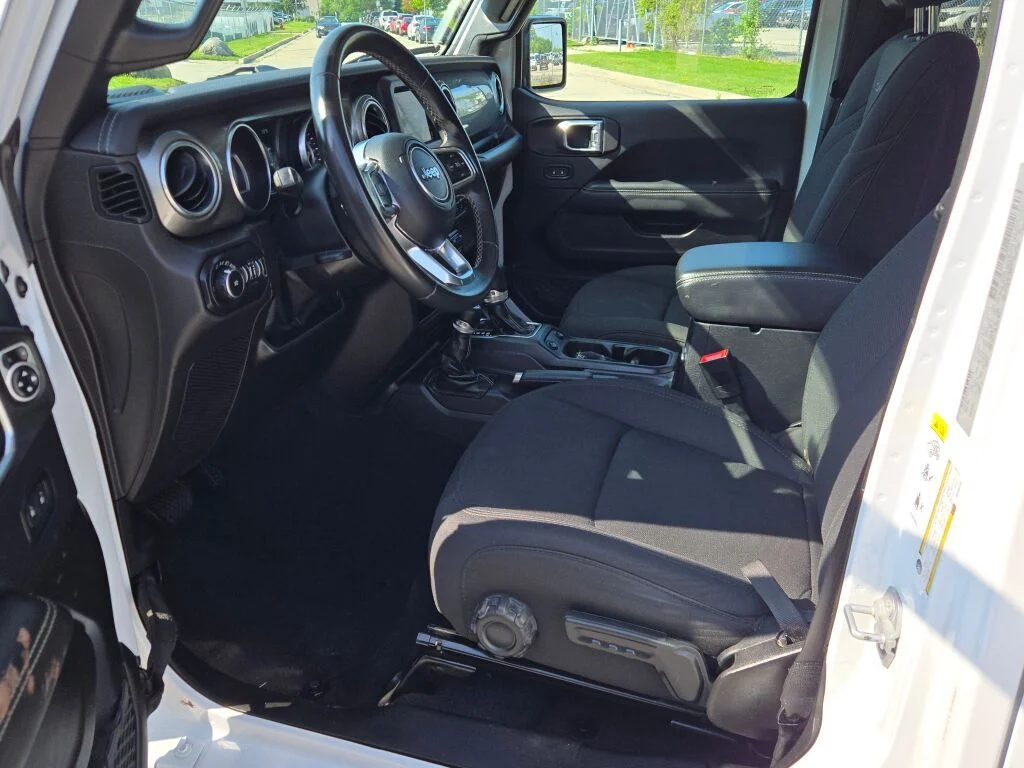 Used 2019 White Jeep Unlimited Sahara image 21