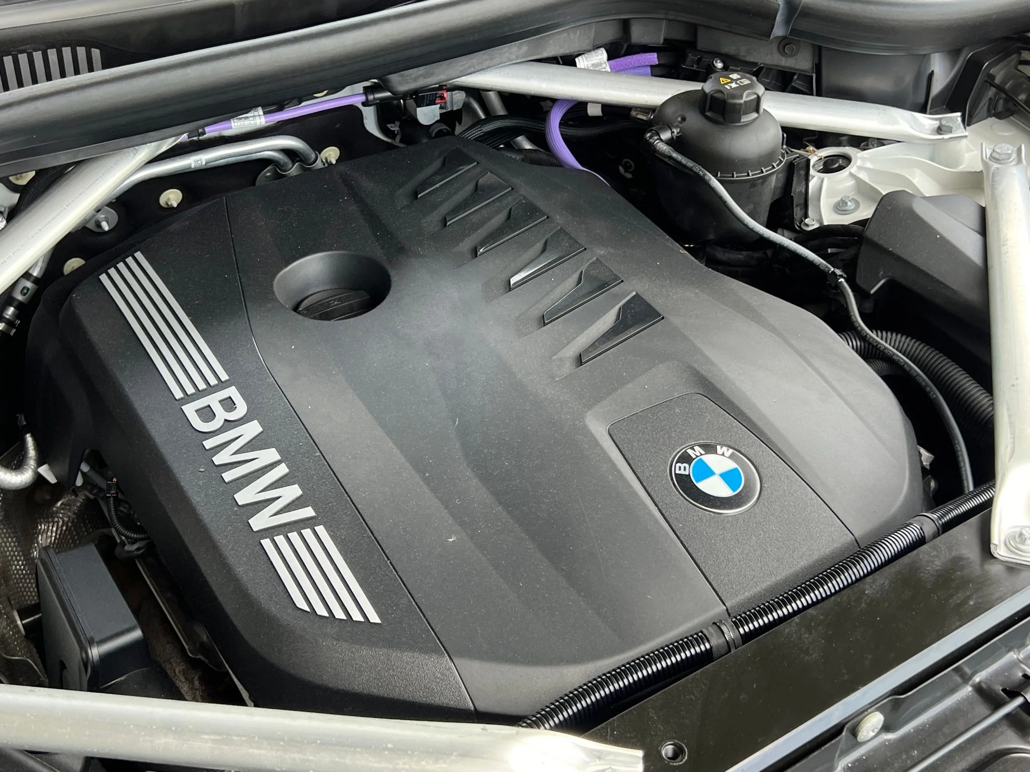 Used 2024 White BMW xDrive40i image 40
