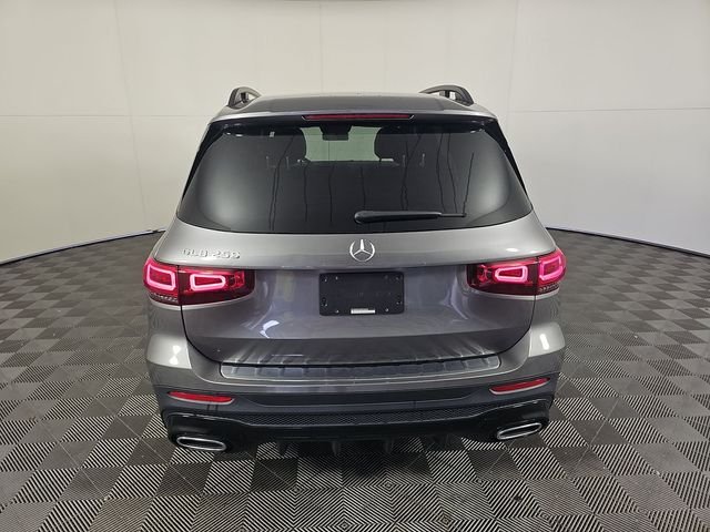 Used 2023  Mercedes-Benz GLB 250 image 5