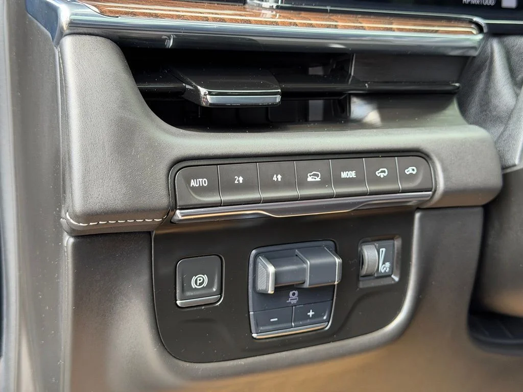 Used 2021 Black Cadillac Sport Platinum image 25