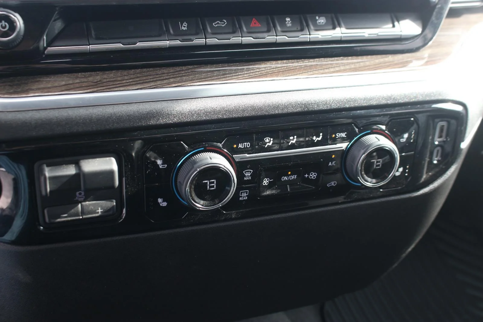 Used 2025 Summit White Chevrolet LT image 29