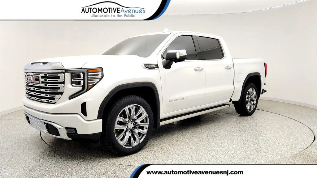 2023 GMC Sierra 4WD Crew Cab Short Box Denali's photo