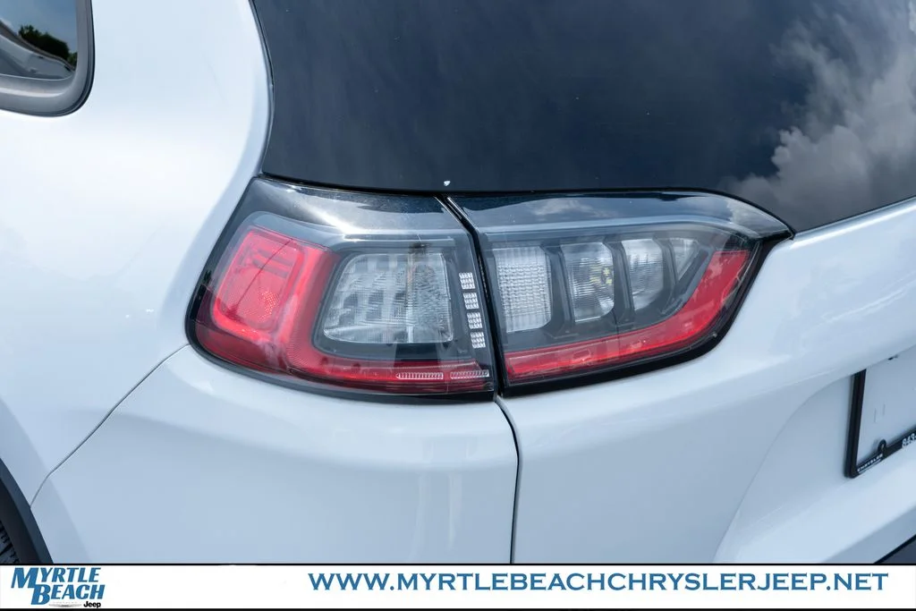 Used 2020 Bright White Clearcoat Jeep Latitude Plus image 11