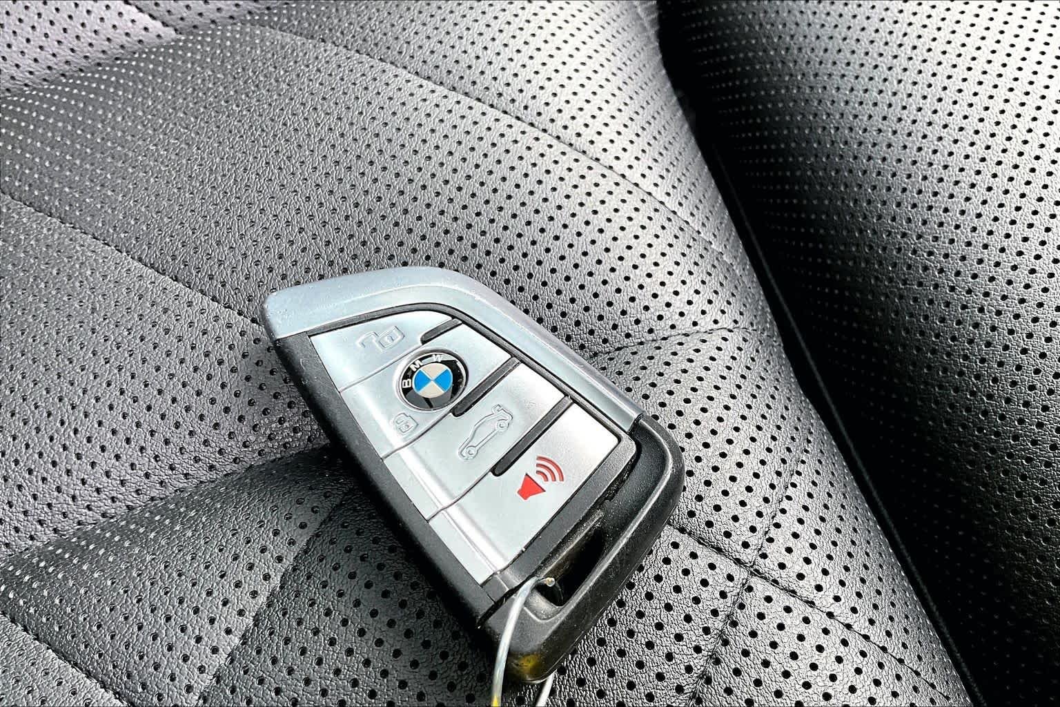 Used 2023 Alpine White BMW sDrive40i image 15