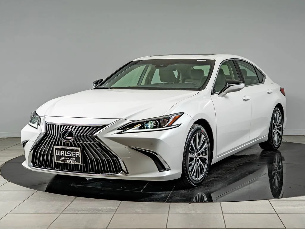 Used 2019 White Pearl Lexus 350 image 1