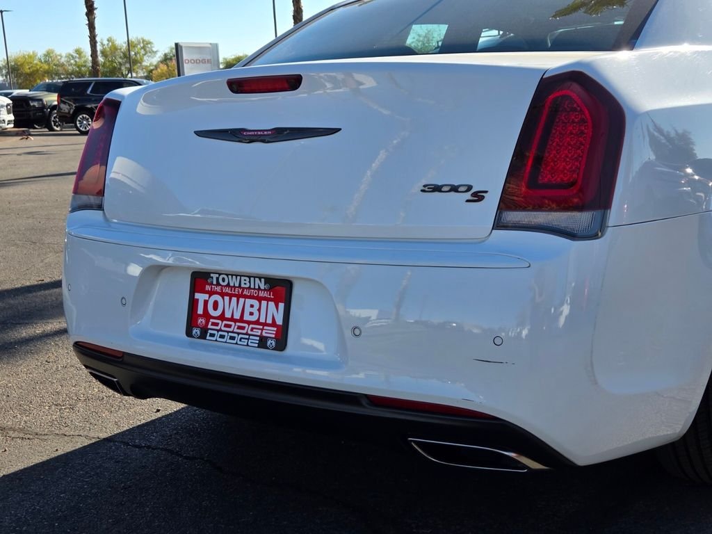 Used 2023 White Chrysler S image 5