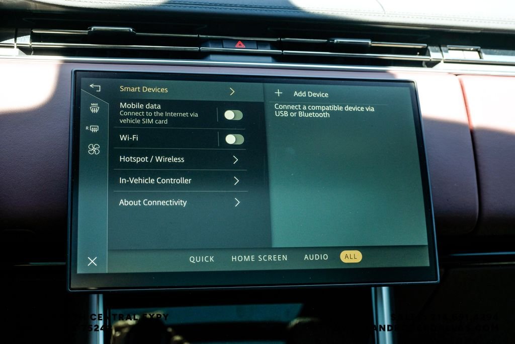 New 2026 Santorini Black Metallic Land Rover SE image 37