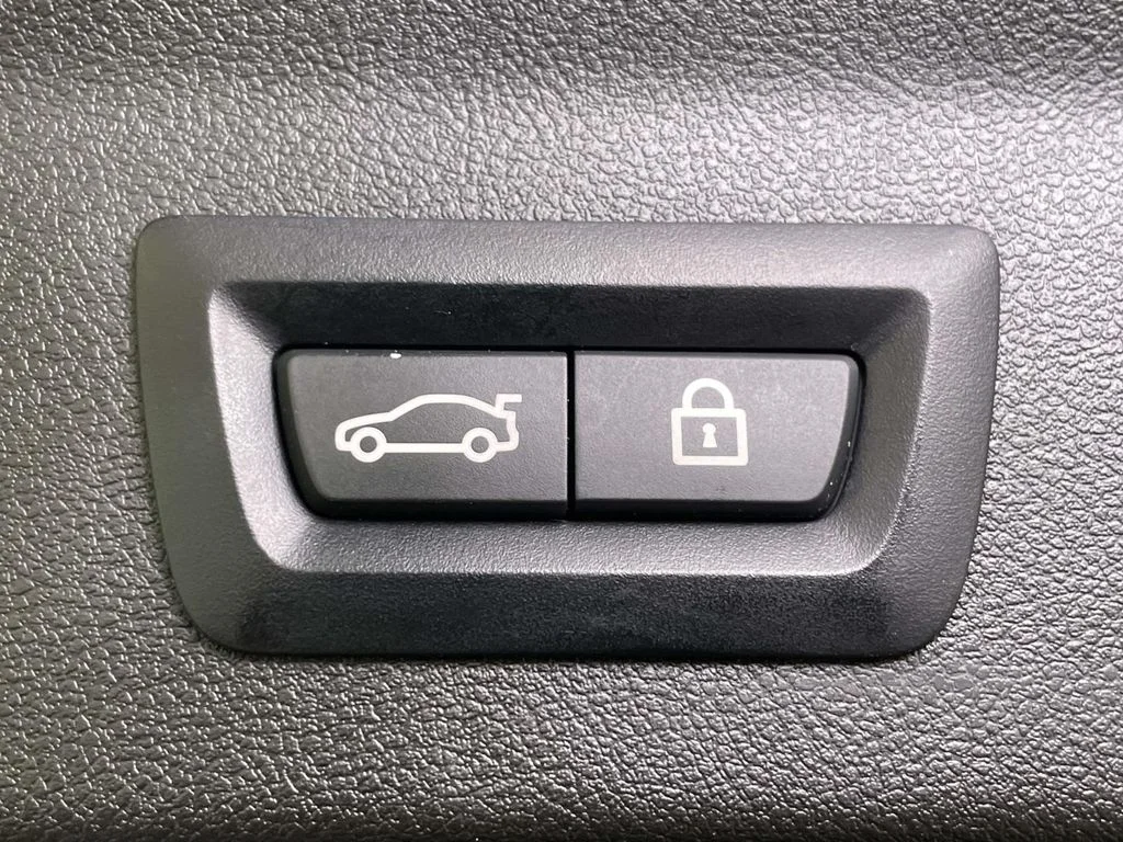 Used 2020 Gray BMW xDrive30i image 19