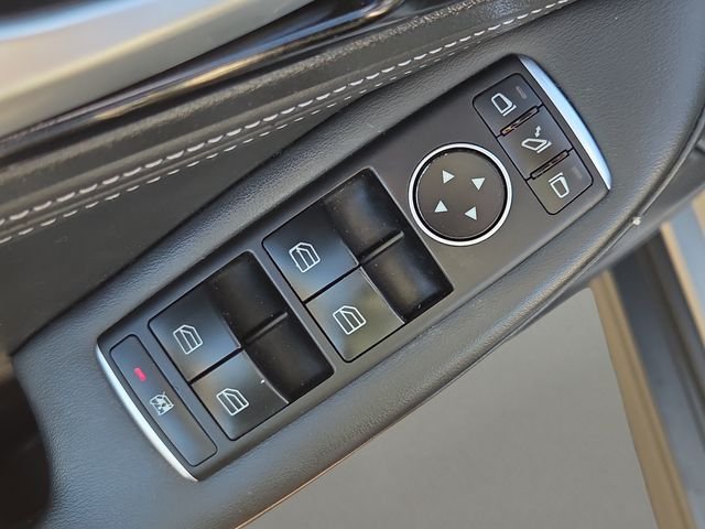 Used 2017 Silver INFINITI Luxury image 17