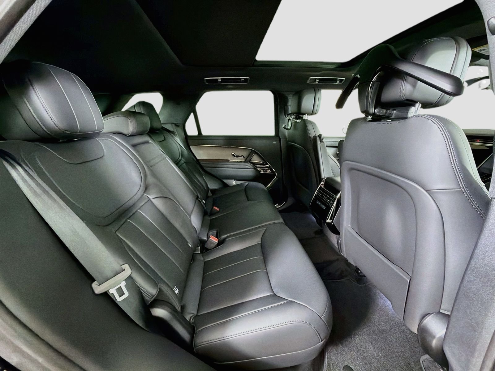 New 2026 Santorini Black LAND ROVER SE image 31