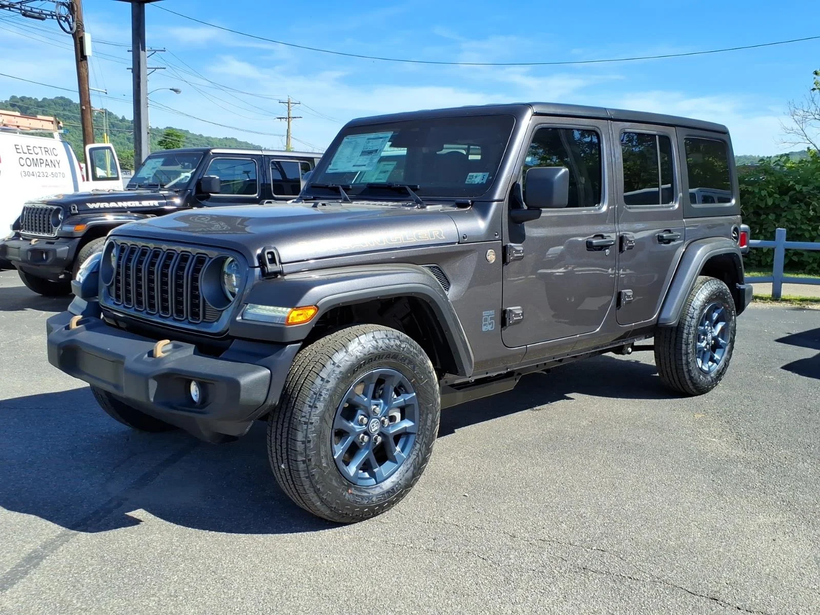 New 2026 Granite Crystal Metallic Clear-Coat Exterior Paint Jeep 85th Anniversary Edition image 2