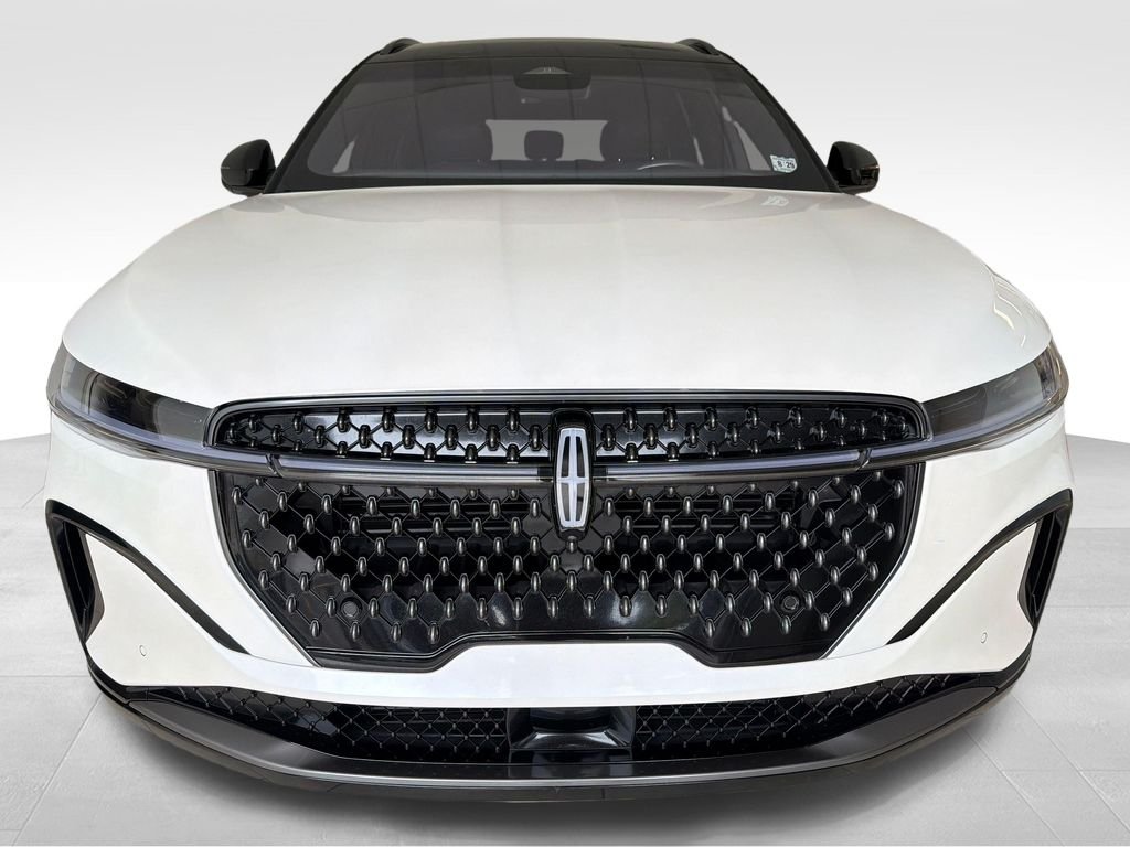 Used 2024 White Lincoln Reserve image 3